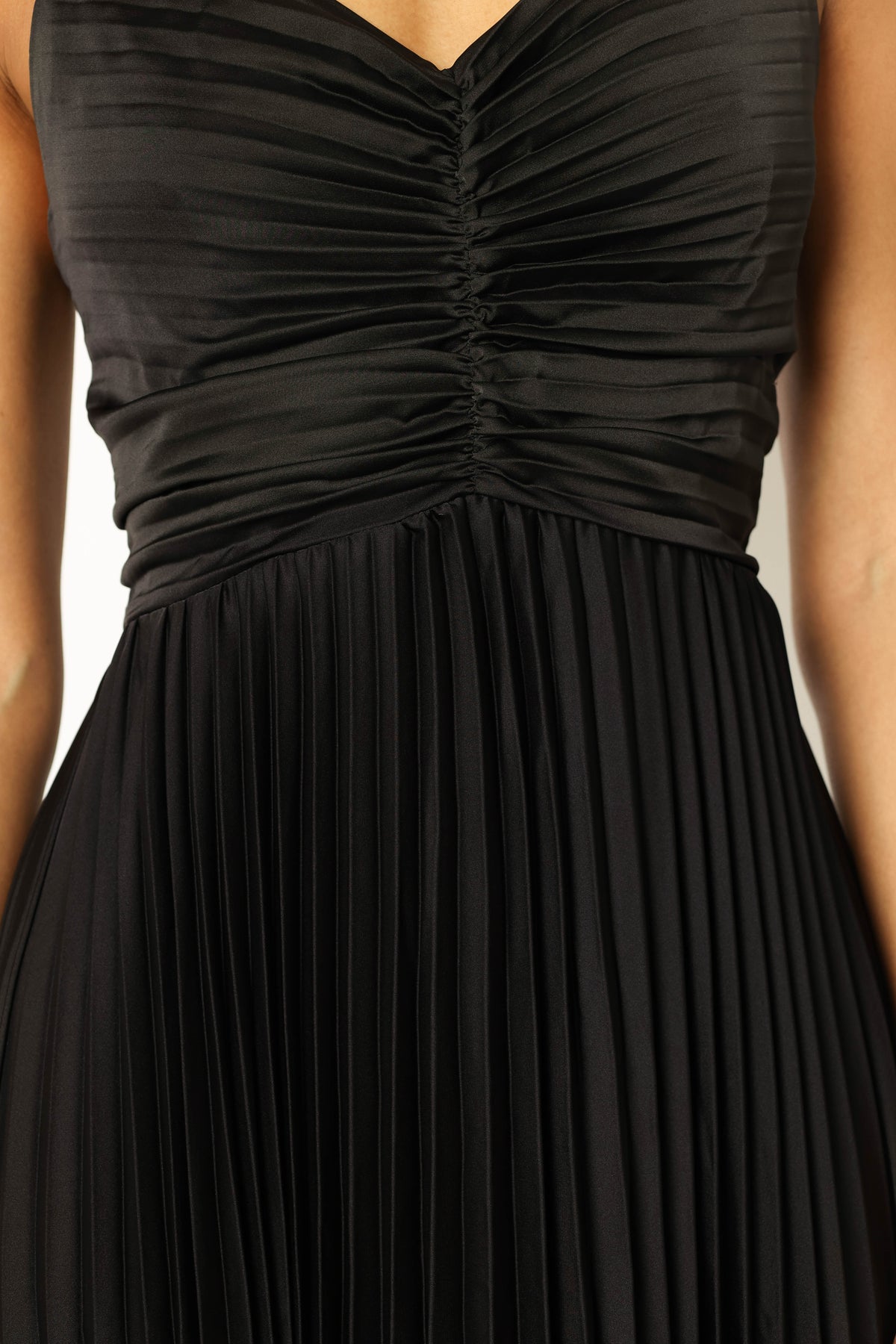 Genna Ruched V-Neck Pleat Maxi Dress - Black