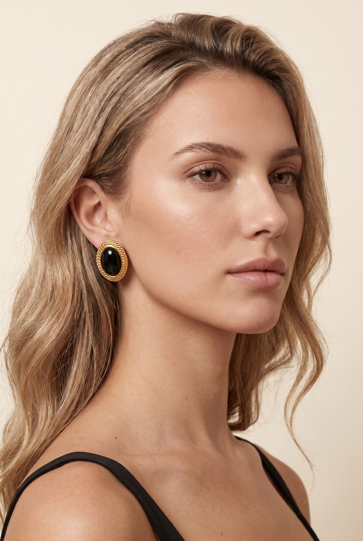 Jessamy Textured Oval Stud Earrings - Black