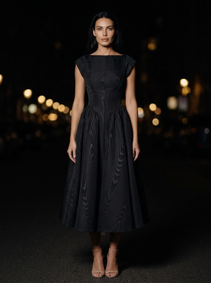 Maelis Cap Sleeve Velvet Midi Dress - Black