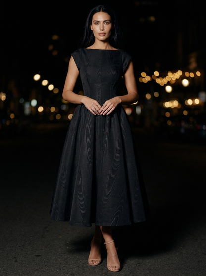 Maelis Cap Sleeve Velvet Midi Dress - Black