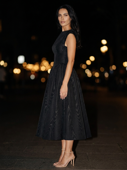 Maelis Cap Sleeve Velvet Midi Dress - Black