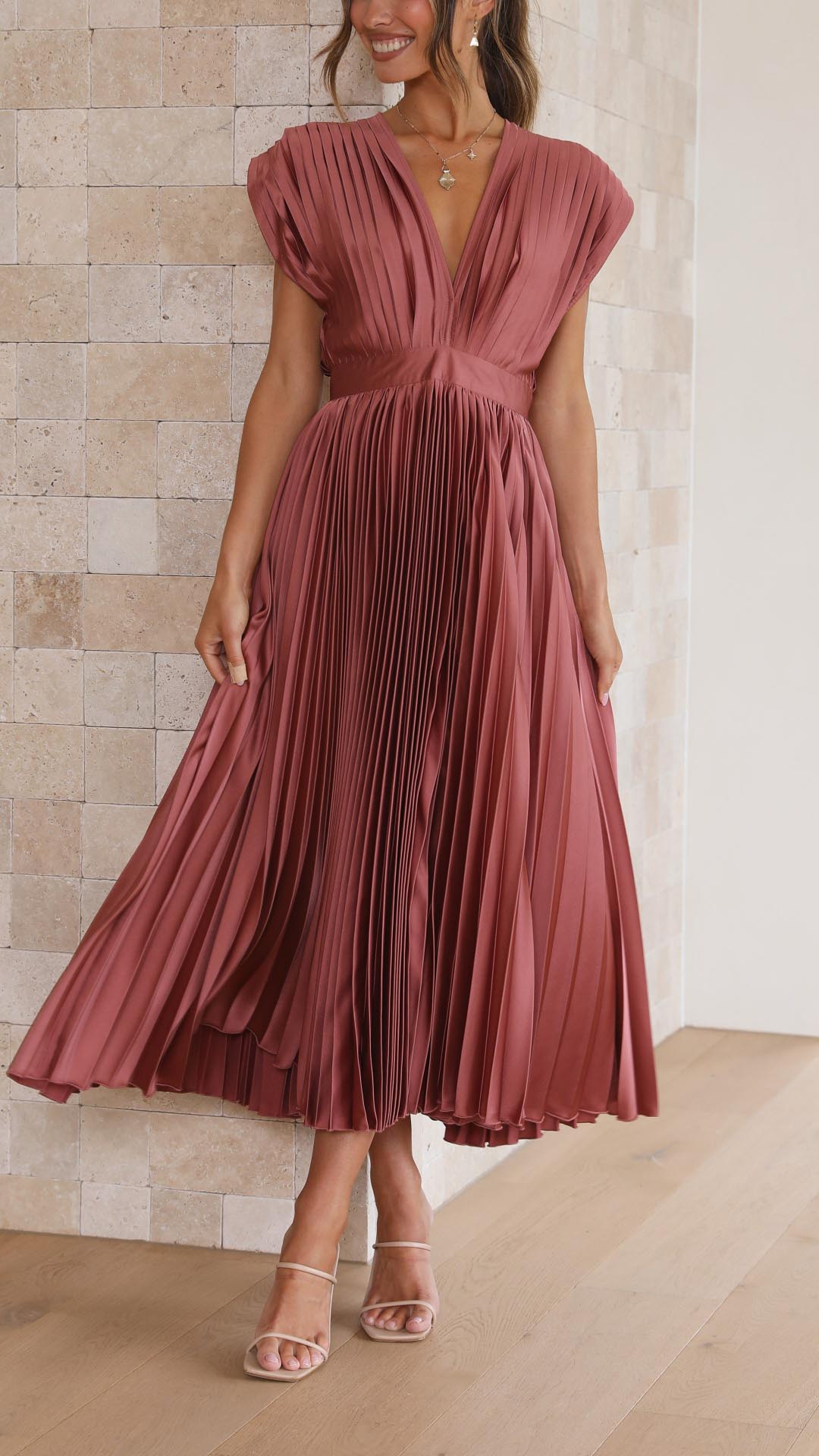 Full-length mauve pleated midi dress with V-neck and empire waist