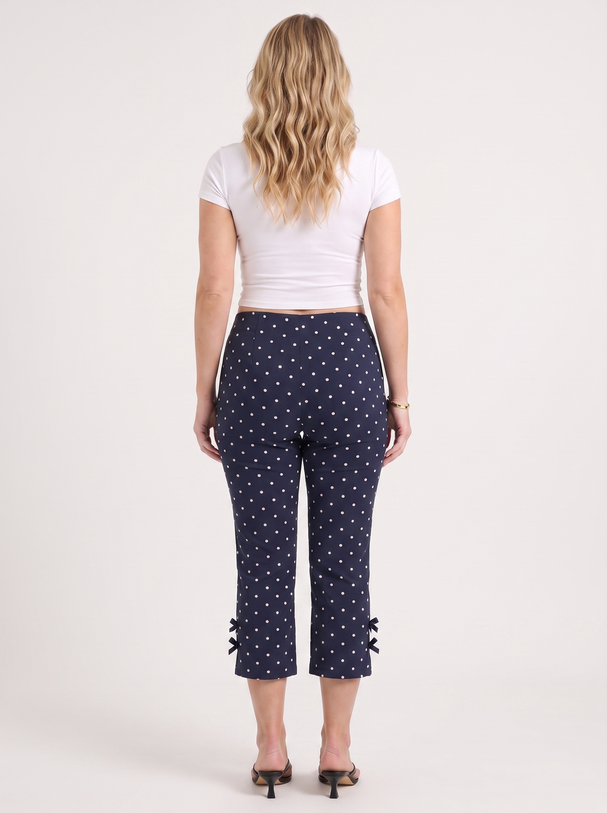 Rosario Bow Detail Capri Pants