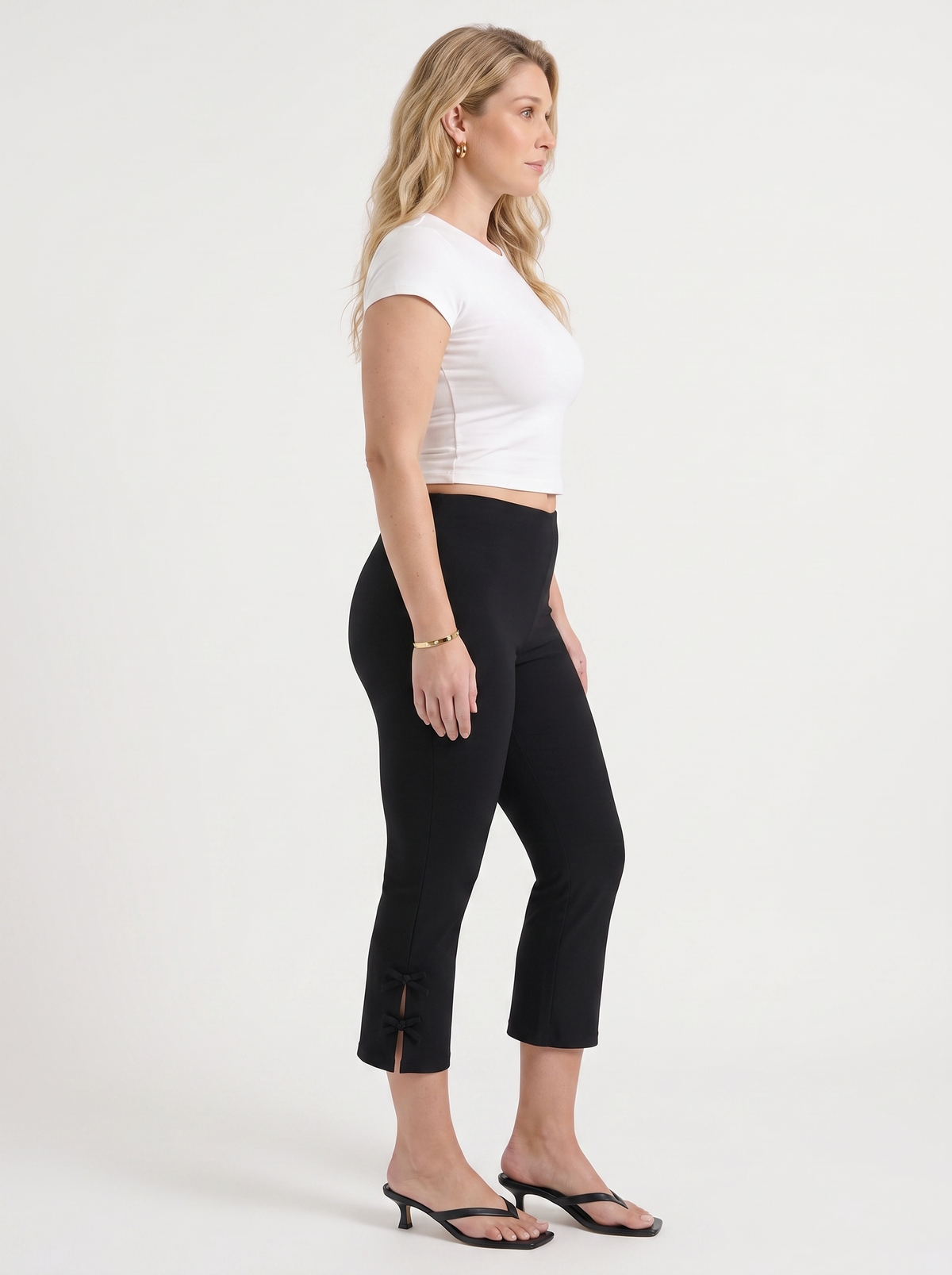 Rosario Bow Detail Capri Pants