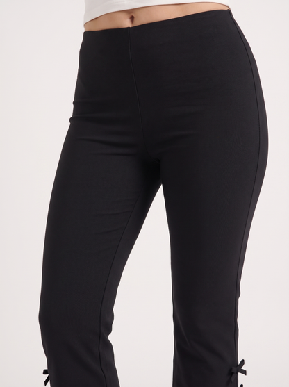 Rosario Bow Detail Capri Pants
