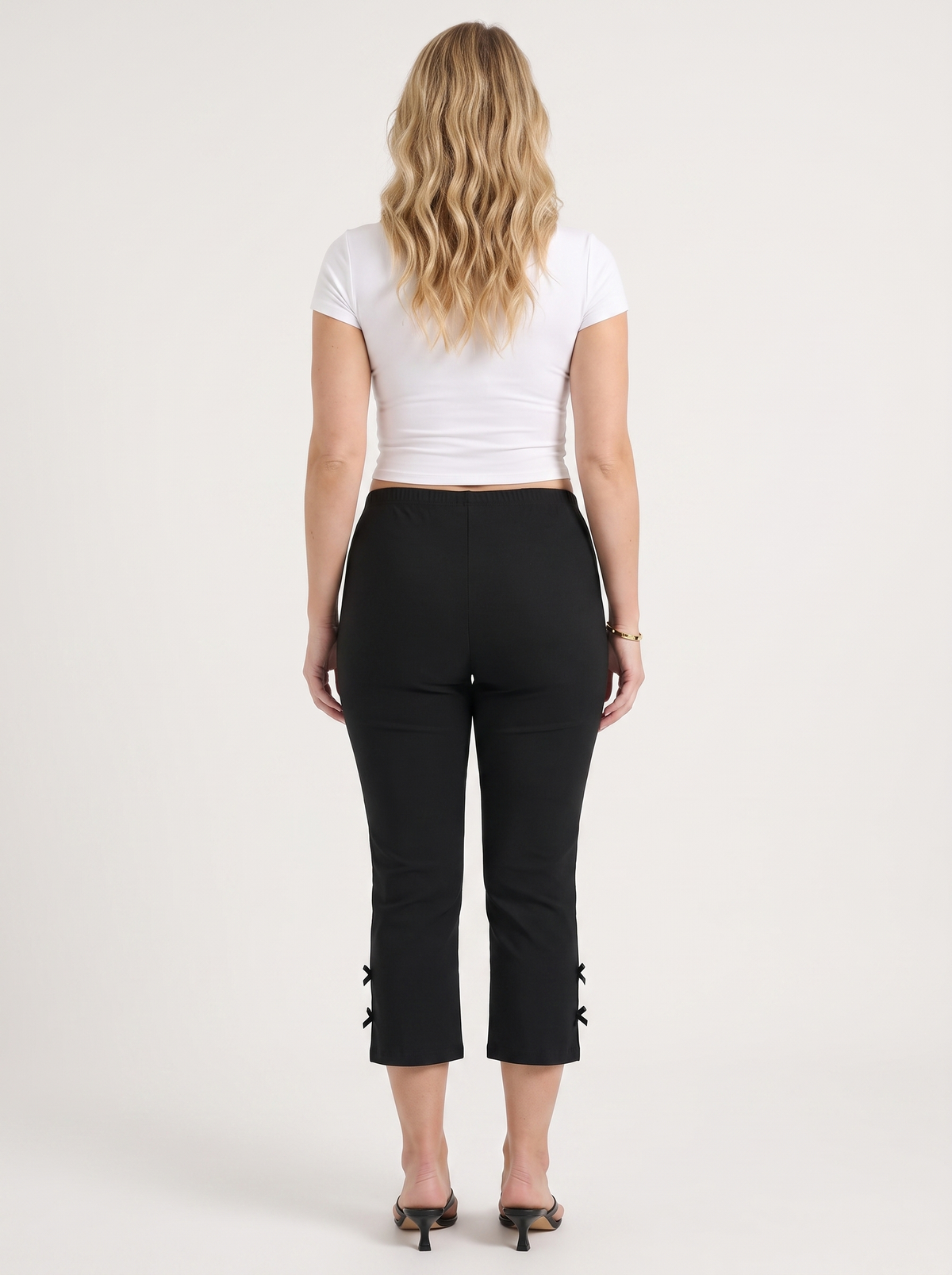 Rosario Bow Detail Capri Pants