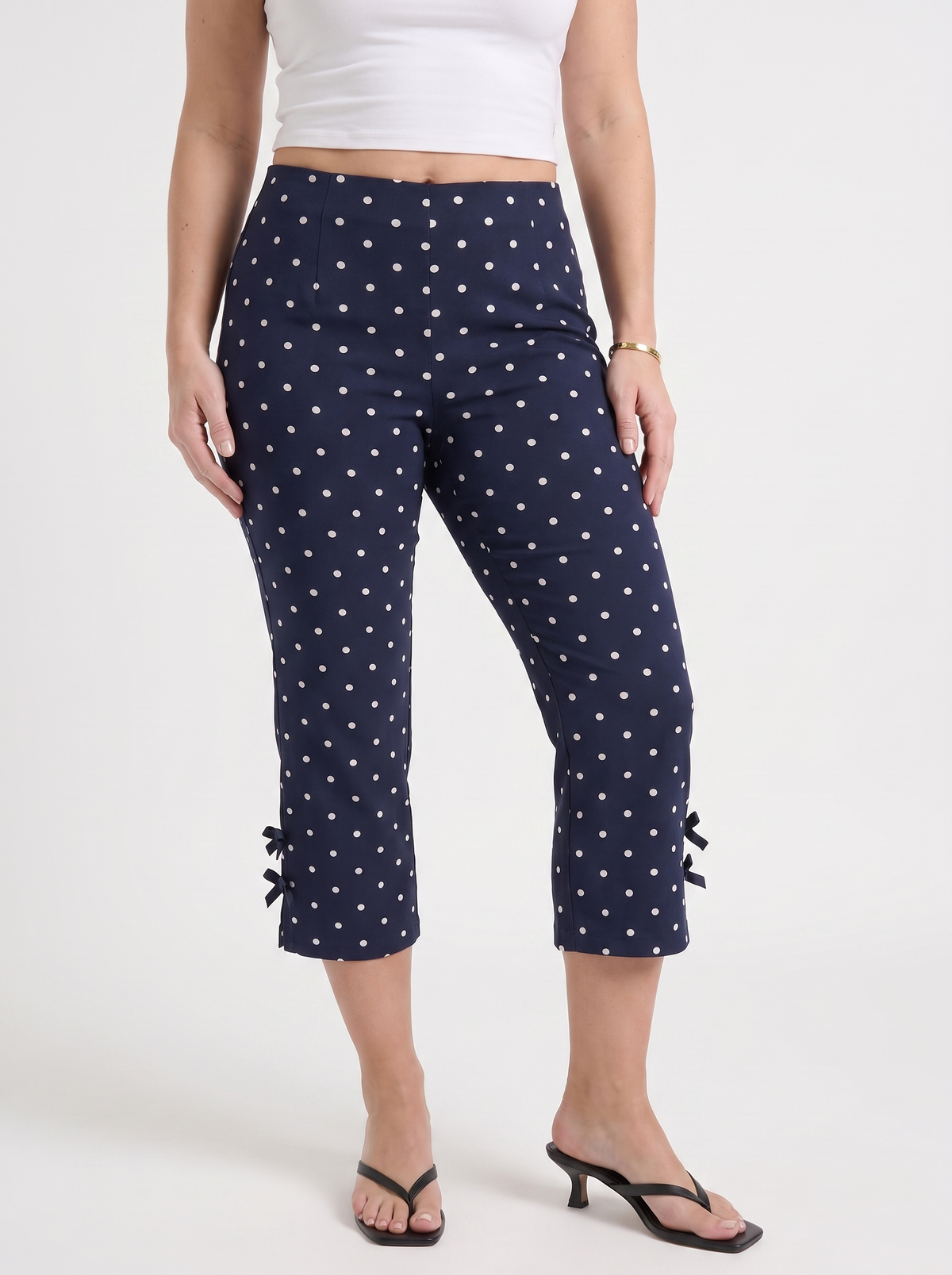 Rosario Bow Detail Capri Pants - Navy